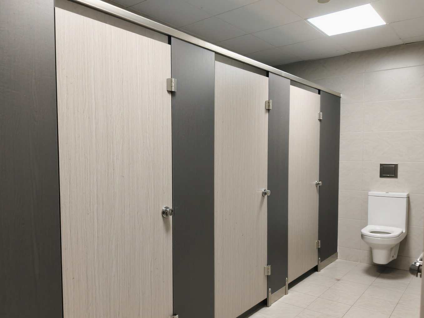 Jual Pasang Partisi Toilet HPL 1