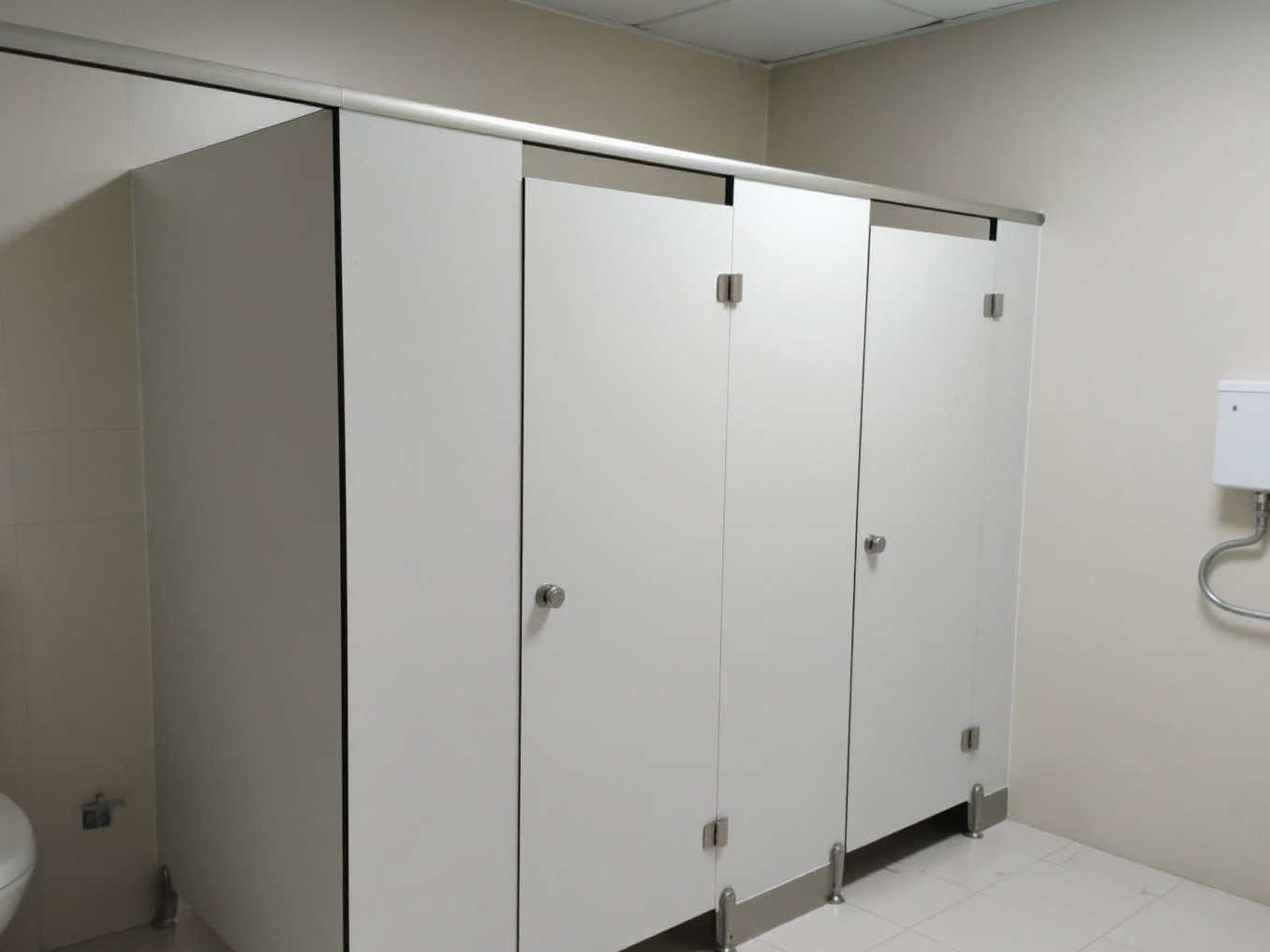 Jual Pasang Partisi Toilet PVC Board 2