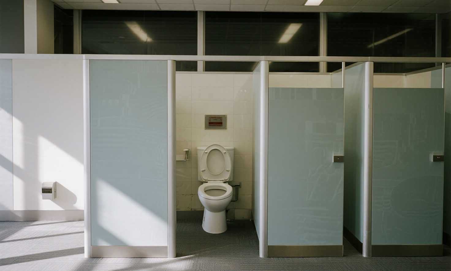 Toilet Cubicle Bandara1