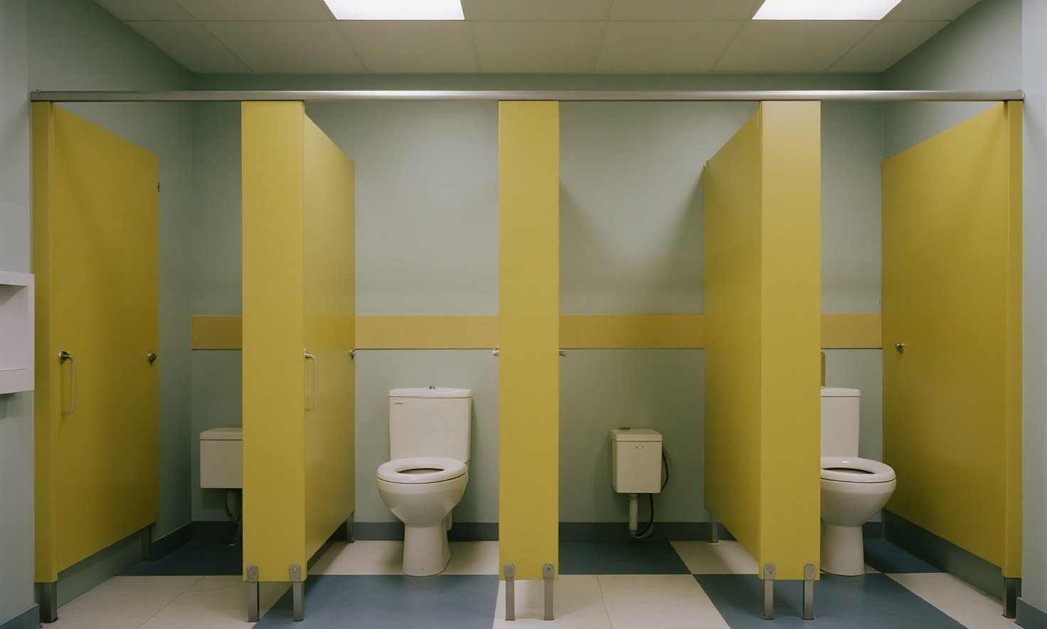 Toilet Cubicle Stasiun 5